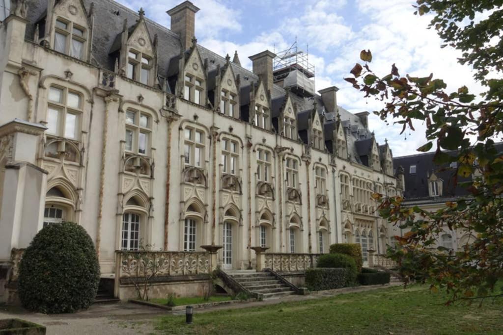 Charmant Studio Au Calme Tout Confort Dans Chateau Neo Gothique Proche Zenith Comet Orleans Parking Voiture Gratuit Wifi Haut Debit Rue Des Montees Eksteriør bilde