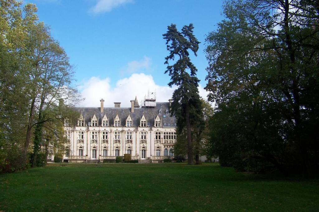 Charmant Studio Au Calme Tout Confort Dans Chateau Neo Gothique Proche Zenith Comet Orleans Parking Voiture Gratuit Wifi Haut Debit Rue Des Montees Eksteriør bilde