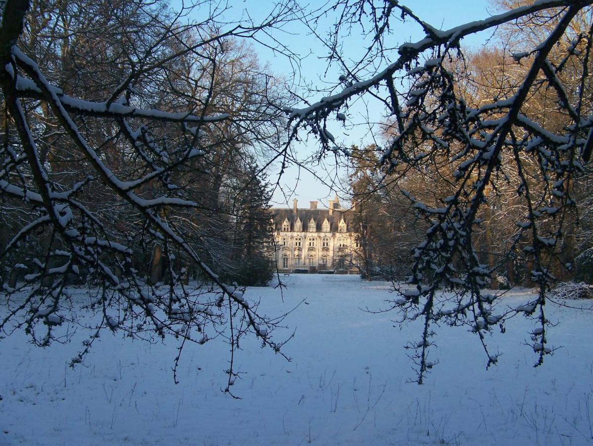 Charmant Studio Au Calme Tout Confort Dans Chateau Neo Gothique Proche Zenith Comet Orleans Parking Voiture Gratuit Wifi Haut Debit Rue Des Montees Eksteriør bilde
