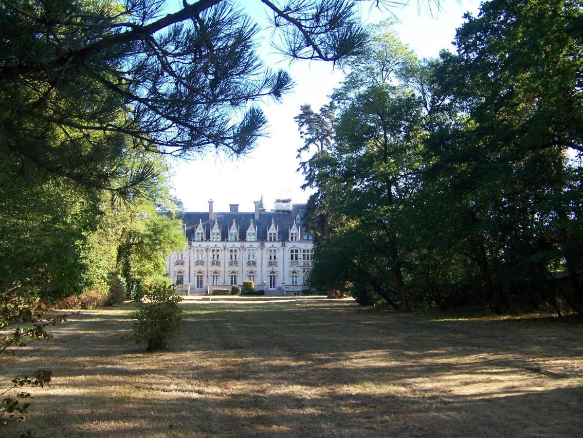Charmant Studio Au Calme Tout Confort Dans Chateau Neo Gothique Proche Zenith Comet Orleans Parking Voiture Gratuit Wifi Haut Debit Rue Des Montees Eksteriør bilde