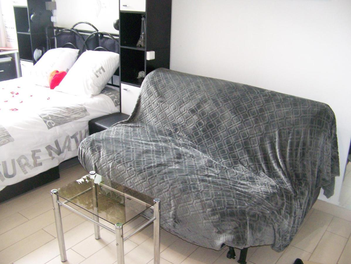 Charmant Studio Au Calme Tout Confort Dans Chateau Neo Gothique Proche Zenith Comet Orleans Parking Voiture Gratuit Wifi Haut Debit Rue Des Montees Eksteriør bilde