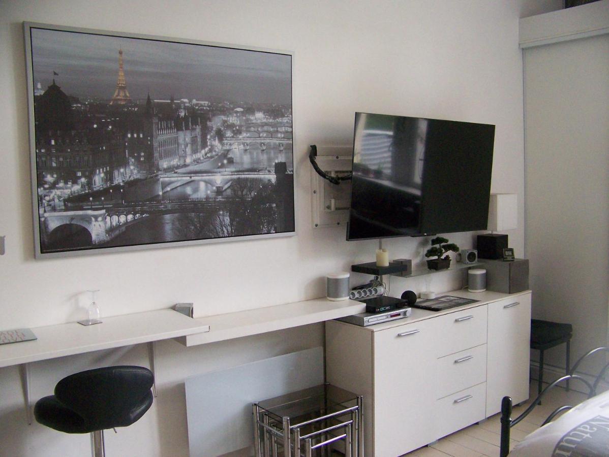 Charmant Studio Au Calme Tout Confort Dans Chateau Neo Gothique Proche Zenith Comet Orleans Parking Voiture Gratuit Wifi Haut Debit Rue Des Montees Eksteriør bilde